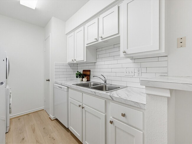 Building Photo - 2120 Wilcrest Dr