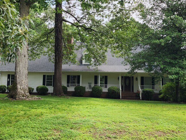 Building Photo - Incredible Spacious Home in Five Lakes!