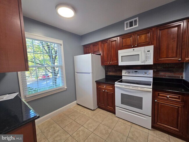Building Photo - 8363 Dunham Ct