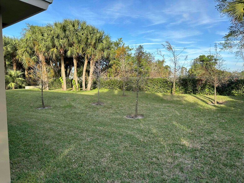 Building Photo - 7410 SW 10th Ct