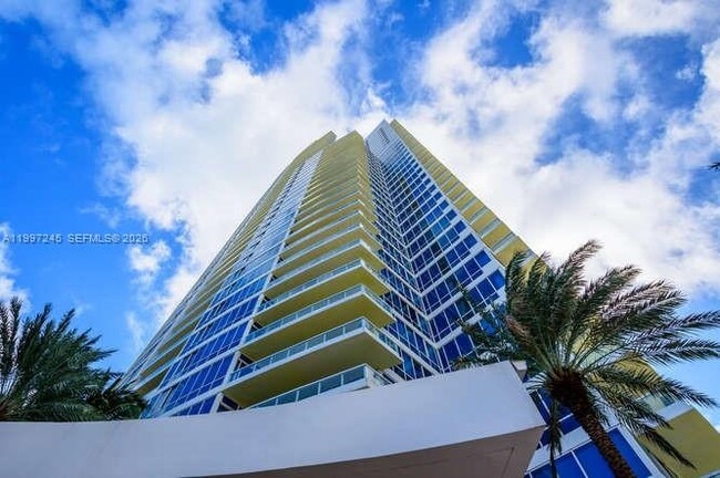 Building Photo - 100 South Pointe Dr