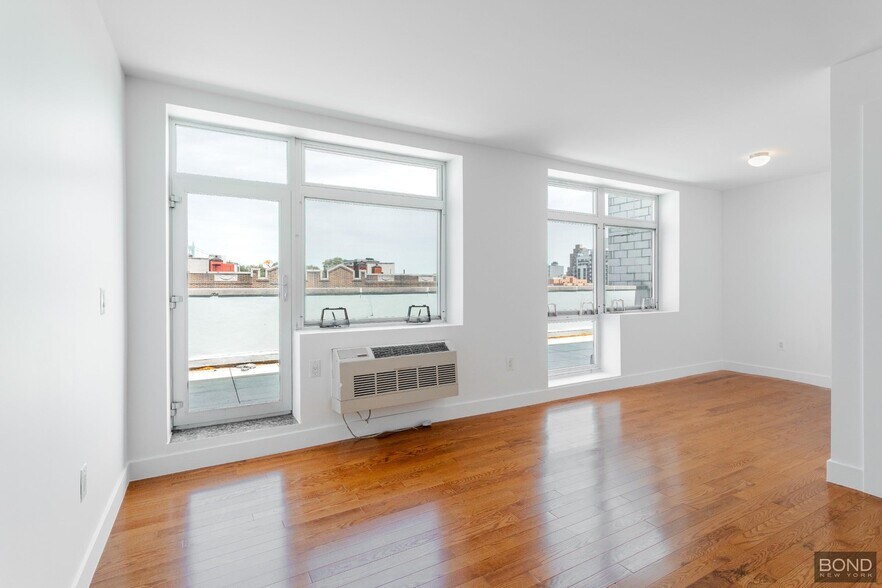 Primary Photo - 12-22 30th Avenue