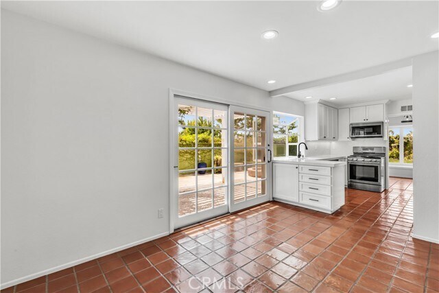 Building Photo - 33051 Christina Dr