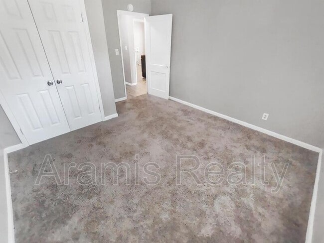 Building Photo - 463 Ramona St