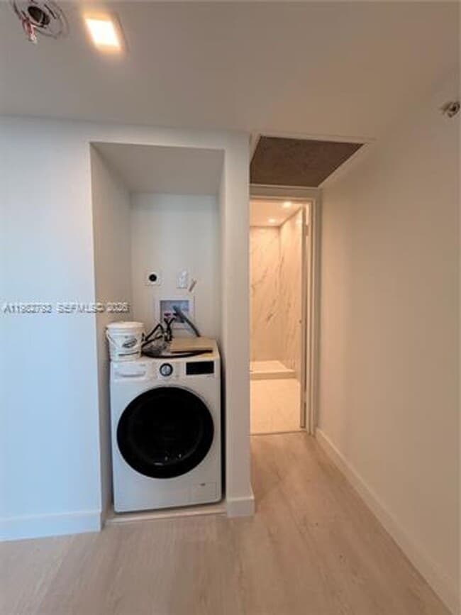 Building Photo - 1500 Bay Rd