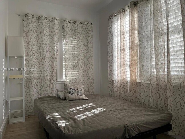 Building Photo - 2049 SW 60th Ct