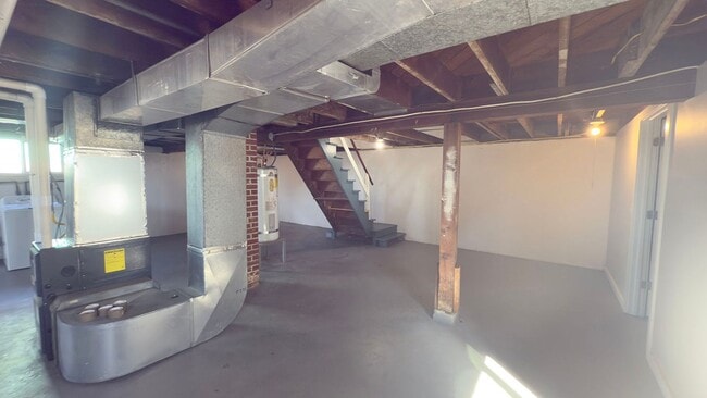 Building Photo - 627 W Marine Dr