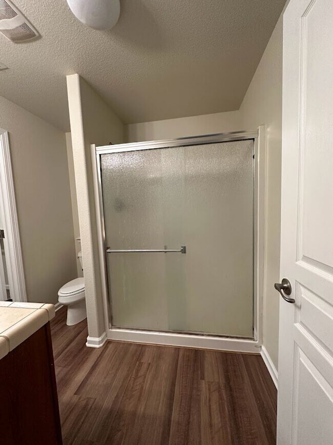 Building Photo - Well maintained home in desirable neighborhood!