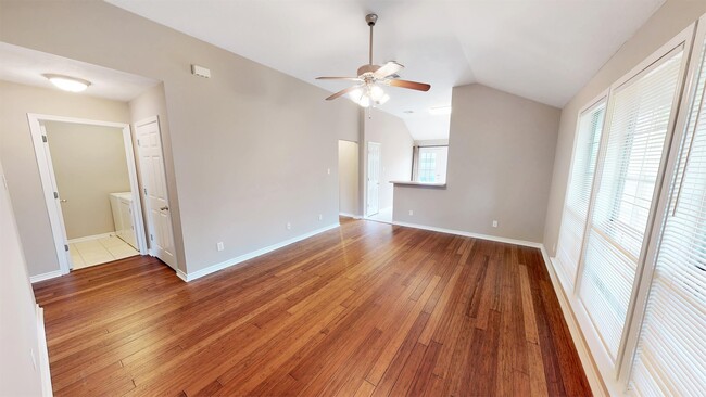 Building Photo - 1124 Carolina St