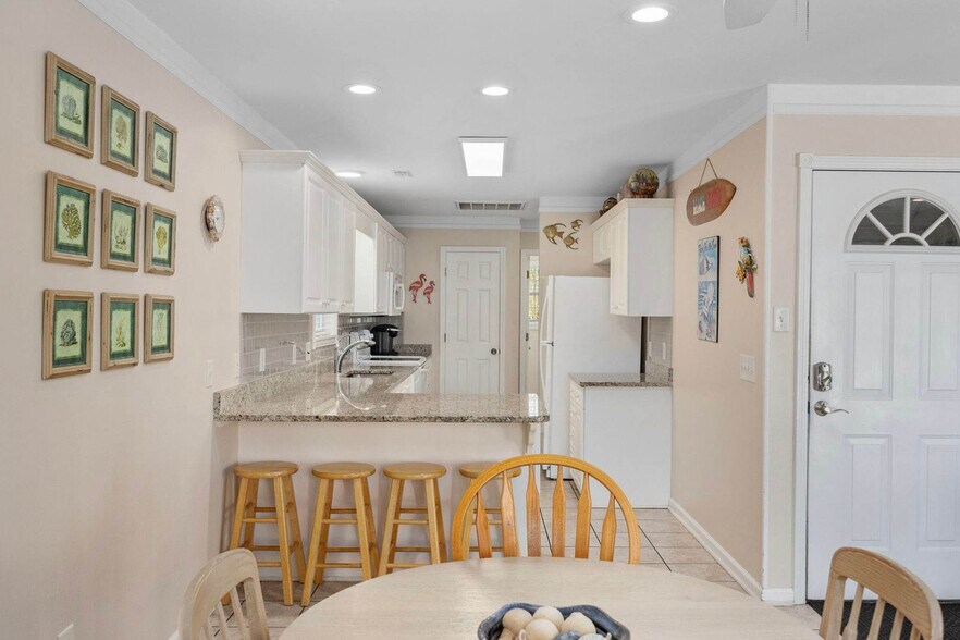 Building Photo - 113A S Yaupon Dr