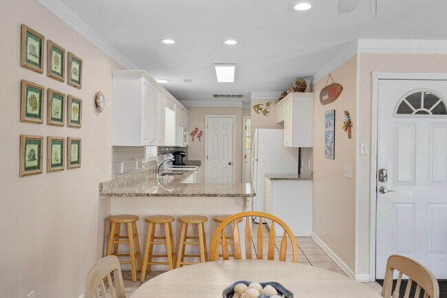 Building Photo - 113A S Yaupon Dr