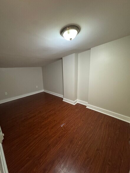 Building Photo - 464 3rd St