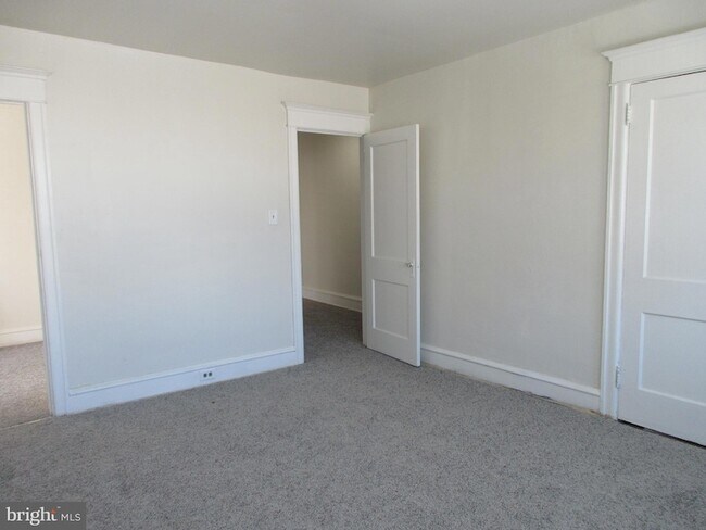 Building Photo - 4123-4100 Tyson Ave