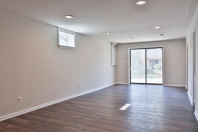 Building Photo - 5423 Rilian Ct