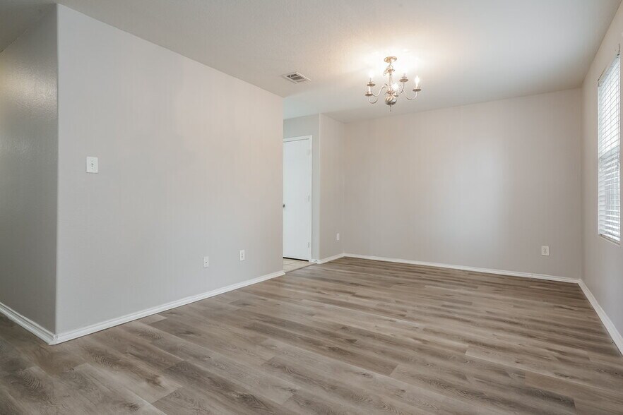 Building Photo - 1625 Grassy View Dr