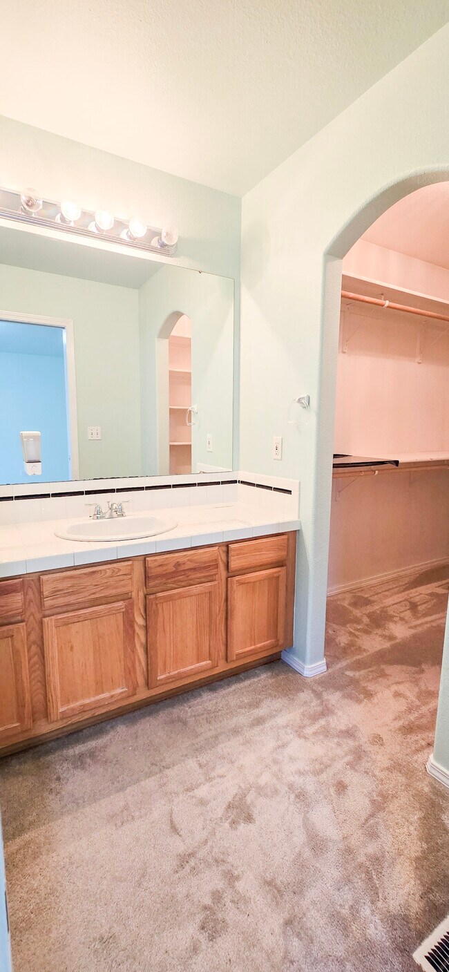 Building Photo - 5875 S Hollyhock Way