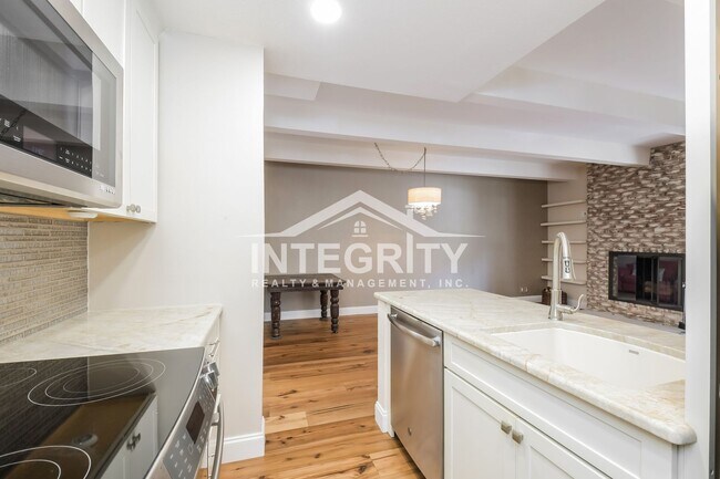 Building Photo - 1365 Columbine St