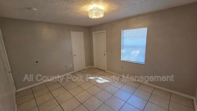 Building Photo - 2336 Chestnut Hills Dr