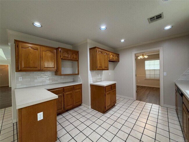Building Photo - 9203 S 73rd E Ave