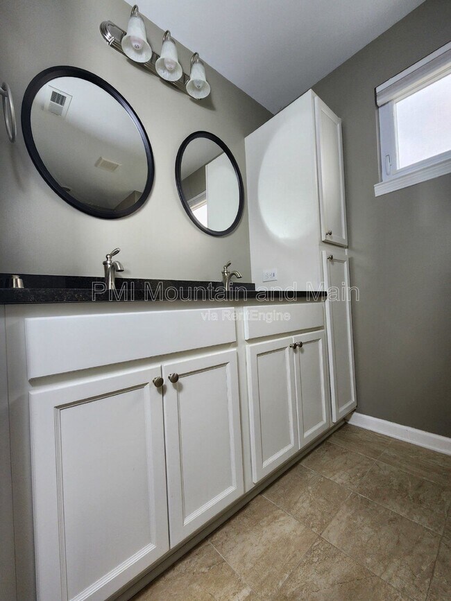 Building Photo - 19 Barnett Shoals Dr