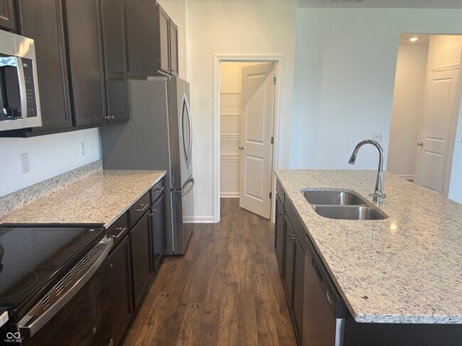 Building Photo - 354 N Grand Oak Dr
