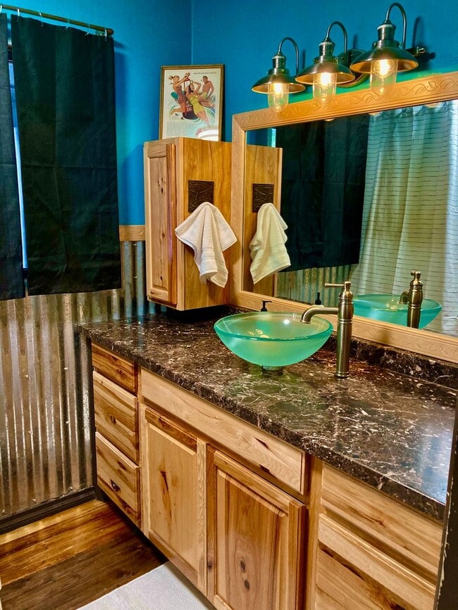 Building Photo - Fisherman's Lookout- Fully Furnished with garage only October 1st - May 31st