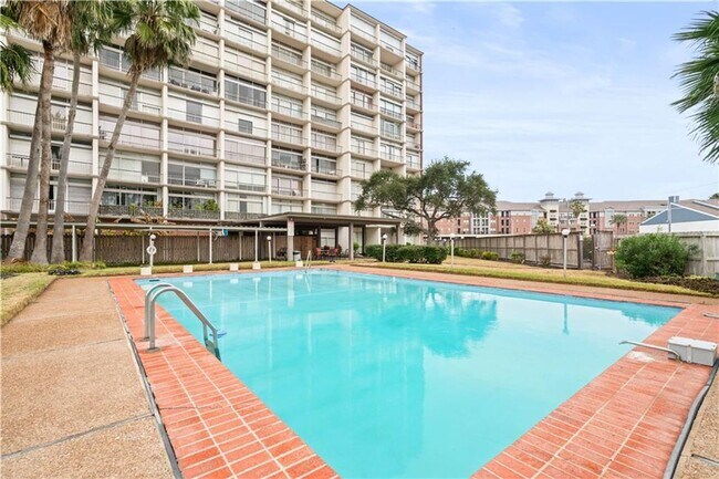 Building Photo - 4600 Ocean Dr