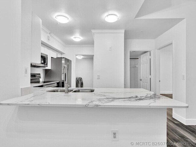 Building Photo - 2433 Centergate Dr