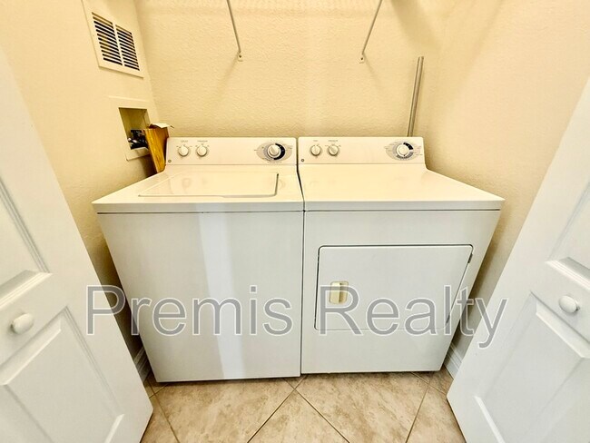 Building Photo - 2721 Via Murano