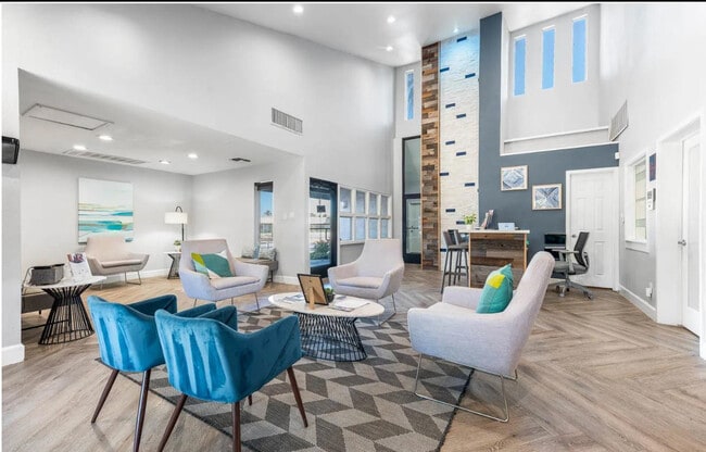 Building Photo - 2025 W Indian School Rd