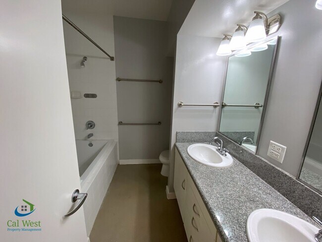 Building Photo - $3295.00 - Luxury 1/1.5 Santana Row with Bonus room