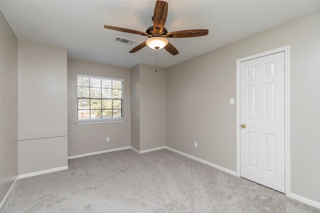 Building Photo - 13110 Mills River St