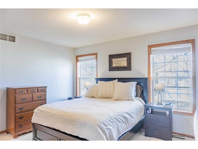 Building Photo - 916 Parkside Blvd