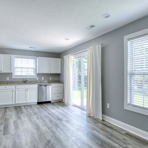 Building Photo - 700 Twisted Oak Dr NW