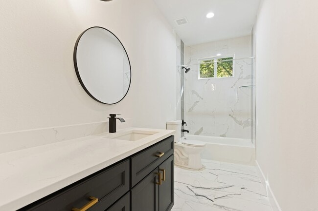 Building Photo - 150 Bandera Cir