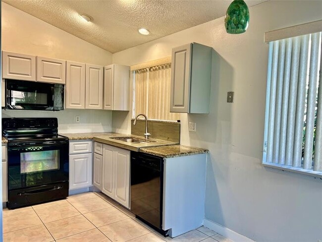Building Photo - 2239 Discovery Cir W
