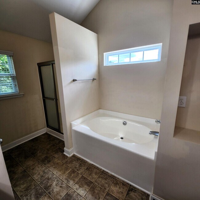 Building Photo - 330 Large Oak Loop
