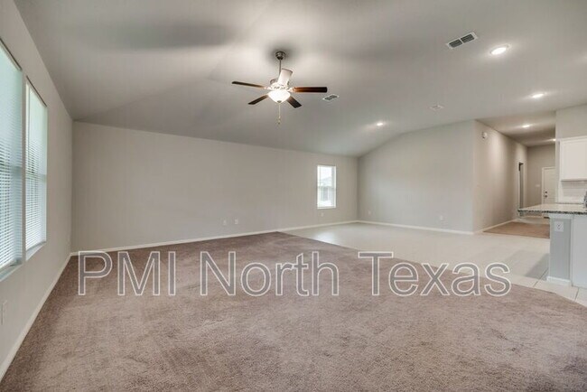 Building Photo - 4544 Hemingway Ave