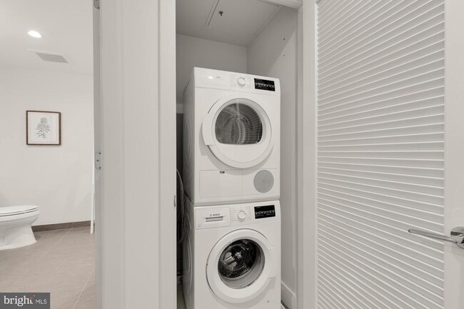 Building Photo - 45 Sutton Square SW