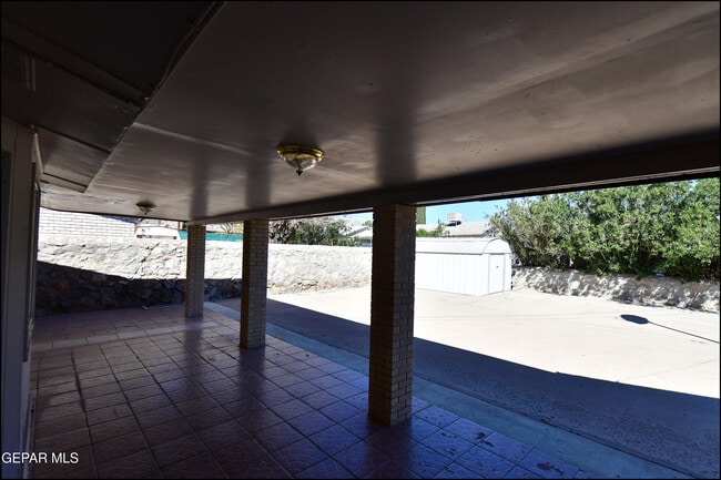 Building Photo - 4749 Tropicana Ave