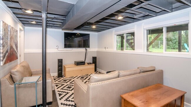 Building Photo - 406 Manor Dr
