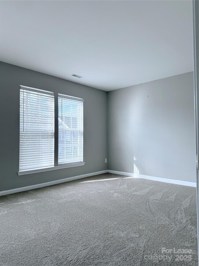 Building Photo - 4917 Sunburst Ln