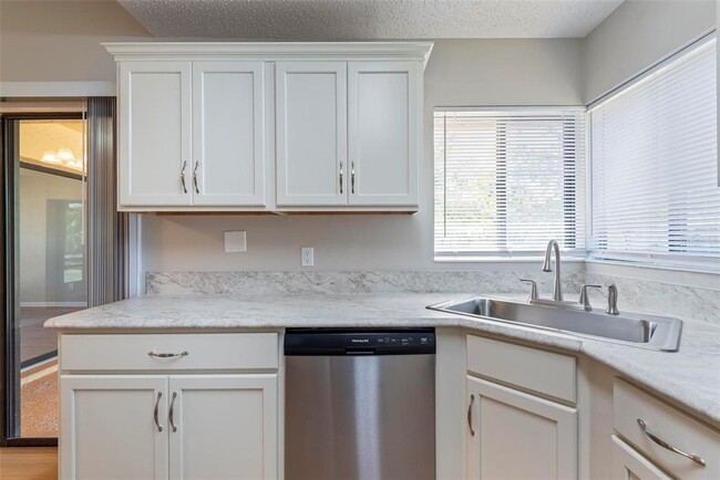 Building Photo - 12 Blairmore Pl