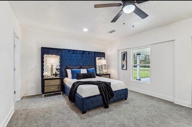 Building Photo - 1210 Burning Tree Rd