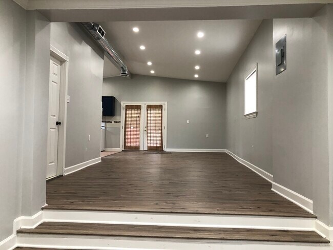 Living Room - 1050 Janet Dr