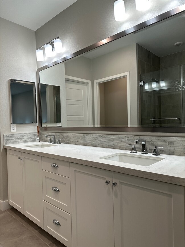 Building Photo - Cessna Lane