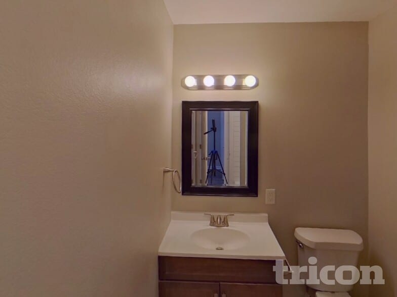 Building Photo - 1228 N Chelton Rd