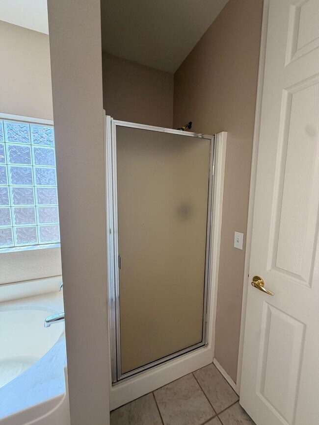 Building Photo - Spacious 3 Bedroom Single Story Peoria With A 3 Car Garage