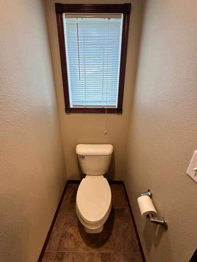Building Photo - 3 Bedroom Townhome!