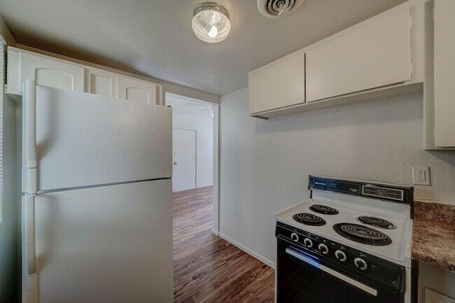 Building Photo - 9316 E Balsam Ave